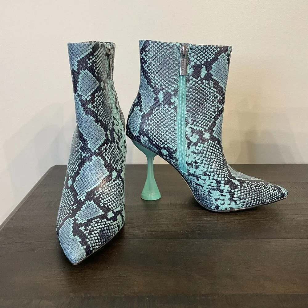 Gianni Bini Fawlie Aqua Teal Snake Leather Clear Flared‎ Heel Booties 7.5 NEW